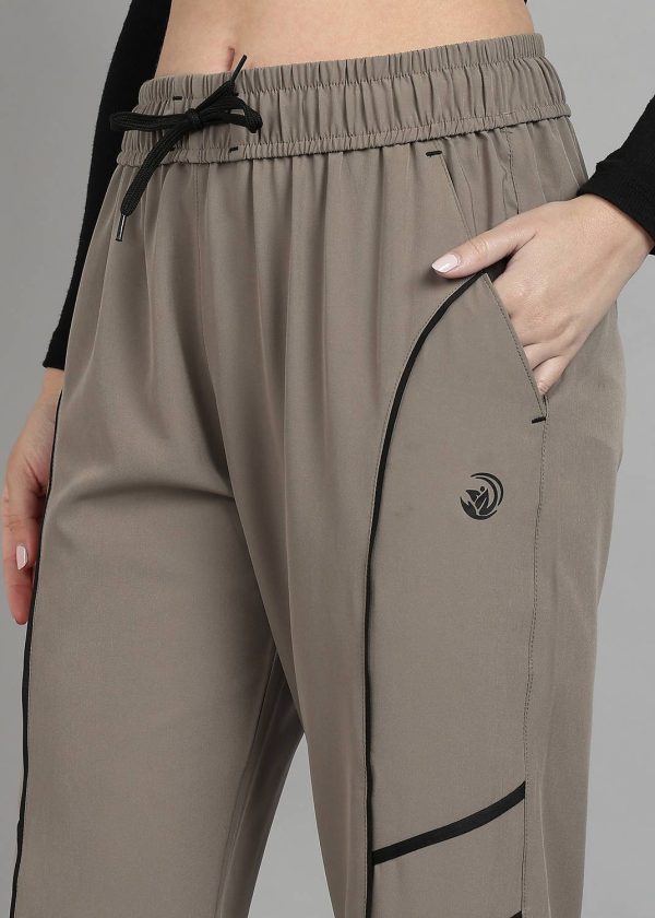 GNOCKFACE Striped Women Beige Track Pants