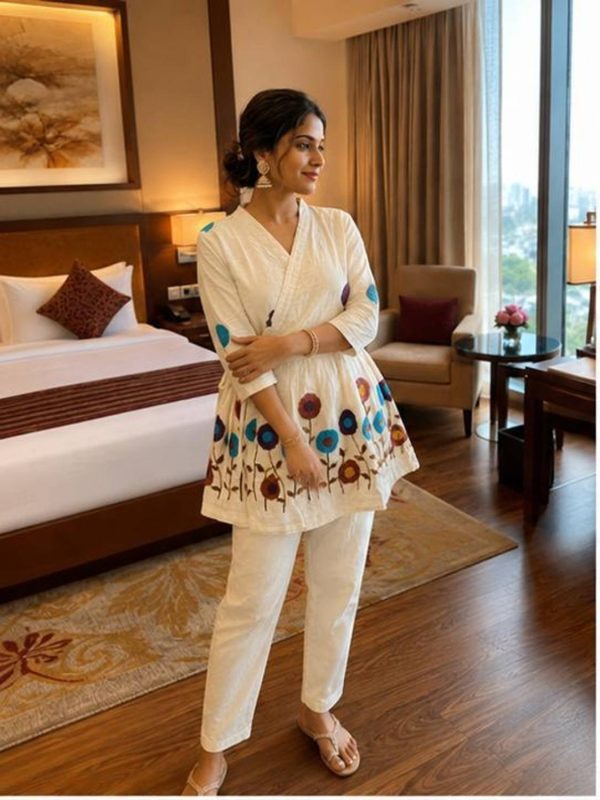 JHALAKJAIPUR Casual Embroidered, Floral Print Women White Top