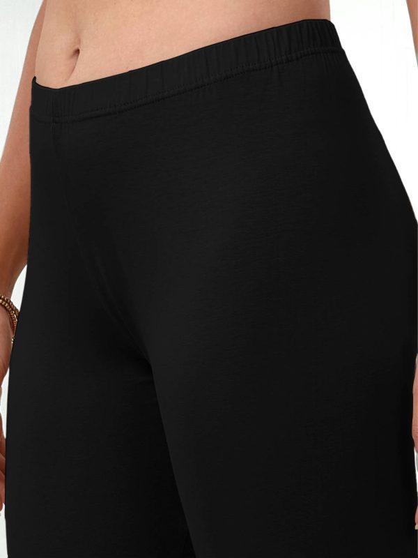 Lyra Women Black Capri