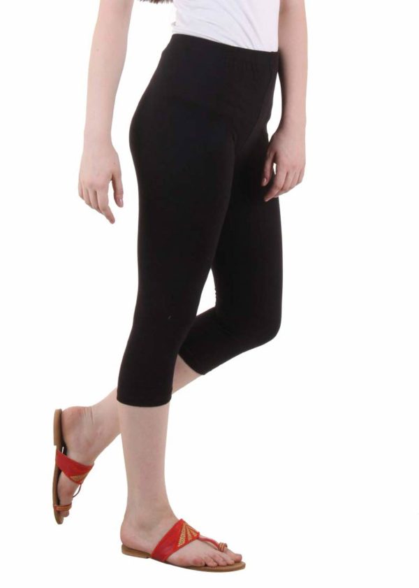 zunaira Women Black Capri